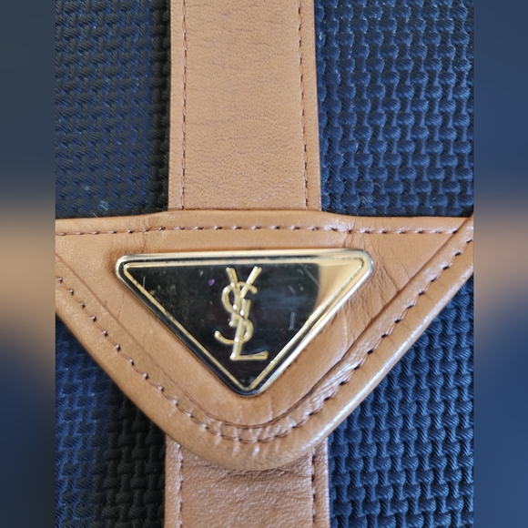 AUTHENTIC Vintage Yves Saint Laurent (YSL) crossbody bag - Picture 3 of 16